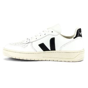 Black and White Veja V-10